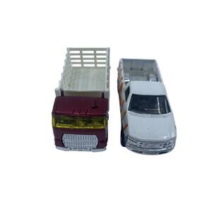 Hot Wheels Conctruction 1987 Ford Marcus Pick-Up Truck & Crash Barrier Stake Bed